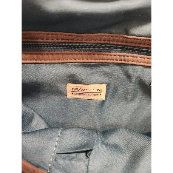 Travelon Exclusive Edition RFID-Blocking Adjustable Crossbody Shoulder Bag - Picture 4 of 11